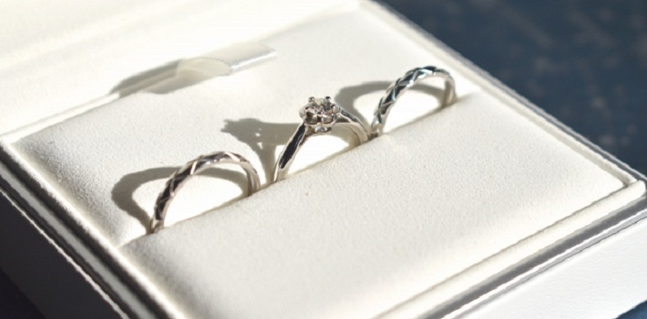 プロポーズに婚約指輪ではなく指輪以外の贈り物はあり Best Marriage